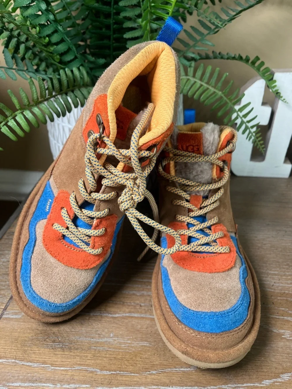 UGG K Highland Hi Heritage Boots. Brand New. Kids Size: Зу